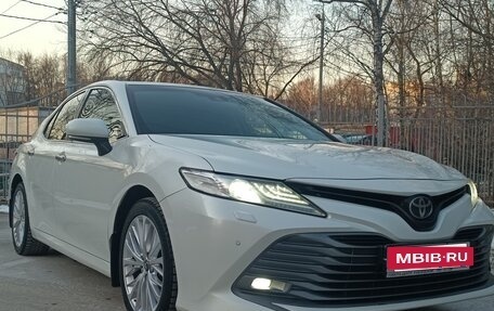 Toyota Camry, 2019 год, 2 750 000 рублей, 3 фотография