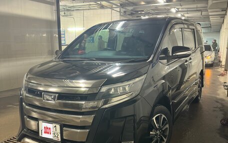 Toyota Noah III, 2018 год, 2 100 000 рублей, 1 фотография