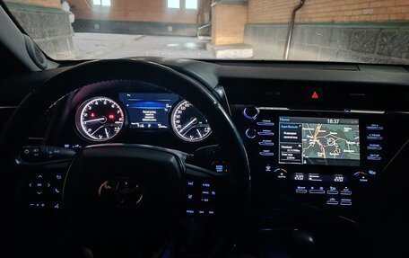 Toyota Camry, 2019 год, 2 750 000 рублей, 16 фотография