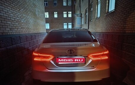 Toyota Camry, 2019 год, 2 750 000 рублей, 18 фотография