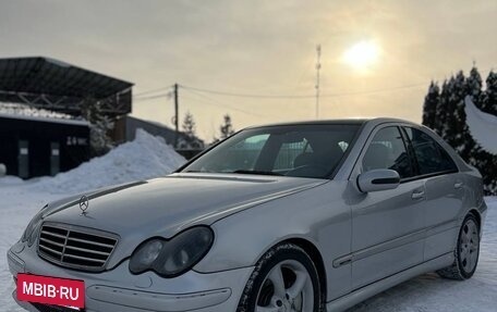 Mercedes-Benz C-Класс, 2005 год, 630 000 рублей, 4 фотография