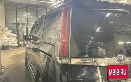 Toyota Noah III, 2018 год, 2 100 000 рублей, 2 фотография