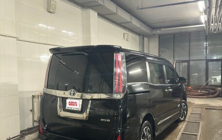 Toyota Noah III, 2018 год, 2 100 000 рублей, 3 фотография