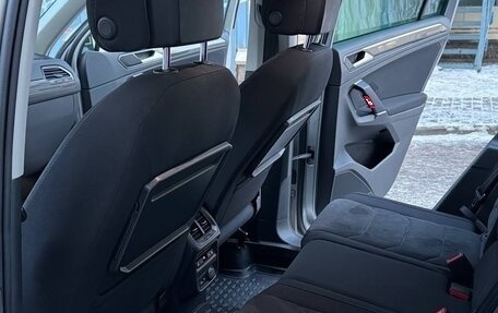 Volkswagen Tiguan II, 2018 год, 2 990 000 рублей, 13 фотография