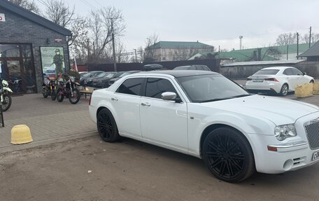 Chrysler 300C II, 2005 год, 1 000 000 рублей, 6 фотография