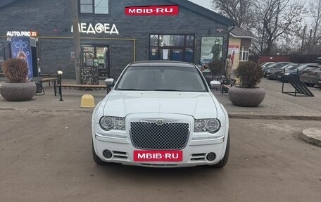 Chrysler 300C II, 2005 год, 1 000 000 рублей, 2 фотография