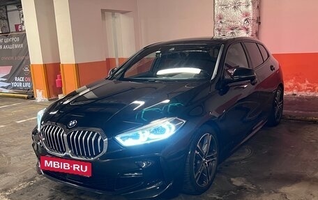 BMW 1 серия, 2020 год, 3 300 000 рублей, 2 фотография