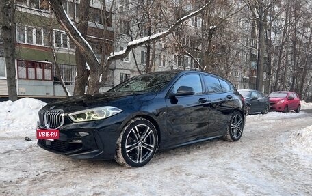 BMW 1 серия, 2020 год, 3 300 000 рублей, 12 фотография