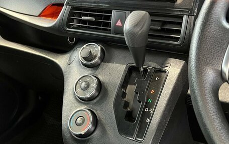 Toyota Sienta II, 2016 год, 1 300 000 рублей, 13 фотография