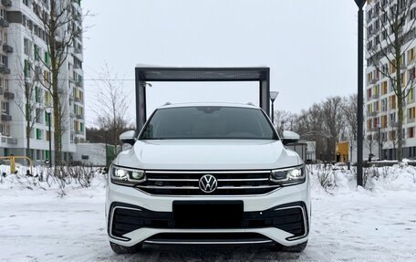Volkswagen Tiguan II, 2021 год, 3 870 000 рублей, 1 фотография