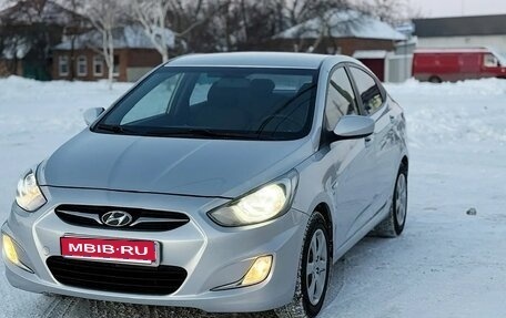 Hyundai Solaris II рестайлинг, 2011 год, 888 000 рублей, 1 фотография