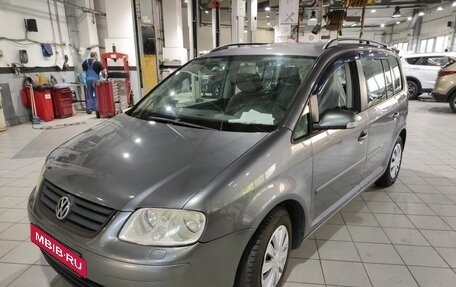 Volkswagen Touran III, 2005 год, 595 000 рублей, 1 фотография
