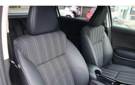 Honda Vezel, 2017 год, 1 195 000 рублей, 23 фотография