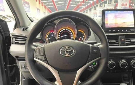 Toyota Yaris XP150 рестайлинг, 2022 год, 1 200 000 рублей, 11 фотография