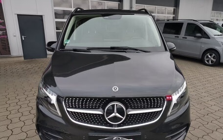 Mercedes-Benz V-Класс, 2023 год, 8 700 000 рублей, 3 фотография