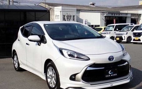 Toyota Aqua, 2024 год, 1 200 000 рублей, 1 фотография