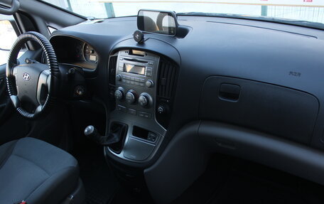 Hyundai H-1 II рестайлинг, 2011 год, 1 569 000 рублей, 11 фотография