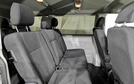 Volkswagen Caravelle T6 рестайлинг, 2017 год, 2 493 000 рублей, 17 фотография