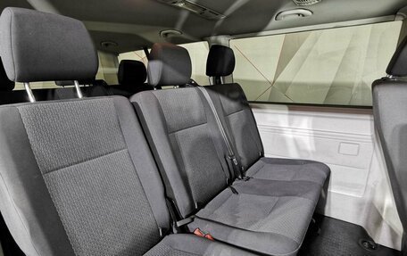 Volkswagen Caravelle T6 рестайлинг, 2017 год, 2 493 000 рублей, 16 фотография