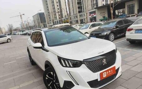 Peugeot 2008 II, 2022 год, 1 390 000 рублей, 2 фотография