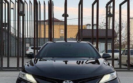 Toyota Camry, 2022 год, 3 350 000 рублей, 2 фотография