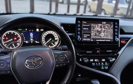 Toyota Camry, 2022 год, 3 350 000 рублей, 10 фотография