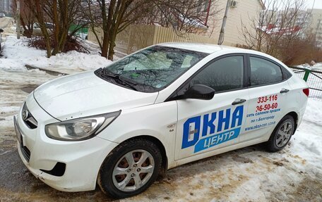 Hyundai Solaris II рестайлинг, 2013 год, 600 000 рублей, 4 фотография