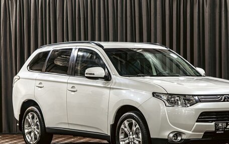 Mitsubishi Outlander III рестайлинг 3, 2014 год, 1 195 000 рублей, 7 фотография