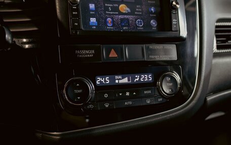 Mitsubishi Outlander III рестайлинг 3, 2014 год, 1 195 000 рублей, 15 фотография