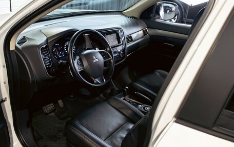 Mitsubishi Outlander III рестайлинг 3, 2014 год, 1 195 000 рублей, 13 фотография