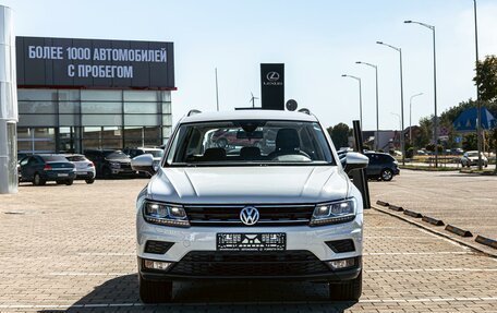 Volkswagen Tiguan II, 2020 год, 2 365 000 рублей, 2 фотография