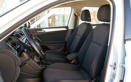 Volkswagen Tiguan II, 2020 год, 2 365 000 рублей, 11 фотография