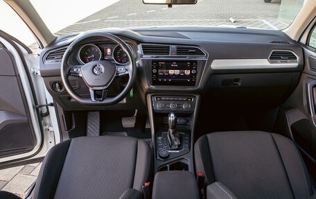 Volkswagen Tiguan II, 2020 год, 2 365 000 рублей, 17 фотография