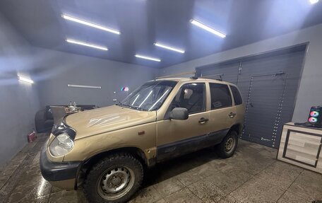 Chevrolet Niva I рестайлинг, 2004 год, 3 фотография