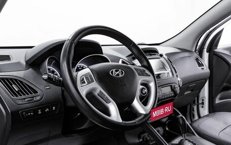 Hyundai ix35 I рестайлинг, 2013 год, 995 000 рублей, 10 фотография