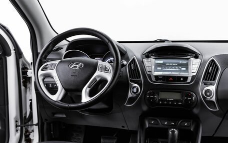 Hyundai ix35 I рестайлинг, 2013 год, 995 000 рублей, 12 фотография