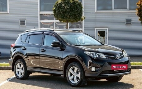 Toyota RAV4, 2015 год, 1 655 000 рублей, 3 фотография