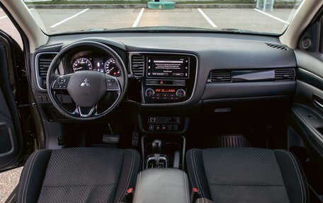 Mitsubishi Outlander III рестайлинг 3, 2019 год, 1 595 000 рублей, 15 фотография