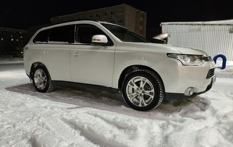 Mitsubishi Outlander III рестайлинг 3, 2013 год, 1 650 000 рублей, 3 фотография