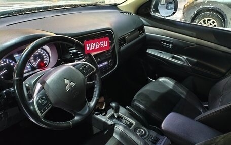 Mitsubishi Outlander III рестайлинг 3, 2013 год, 1 650 000 рублей, 5 фотография