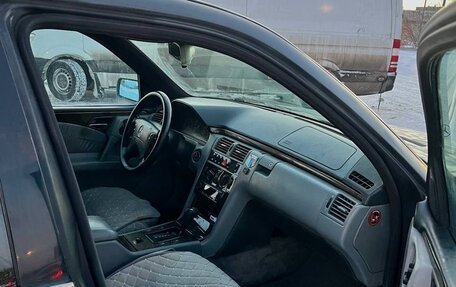 Mercedes-Benz E-Класс, 1997 год, 298 000 рублей, 5 фотография