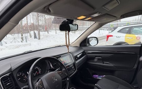 Mitsubishi Outlander III рестайлинг 3, 2019 год, 2 100 000 рублей, 9 фотография