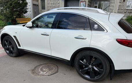 Infiniti FX II, 2013 год, 1 950 000 рублей, 21 фотография