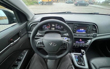 Hyundai Elantra VI рестайлинг, 2017 год, 1 150 000 рублей, 8 фотография