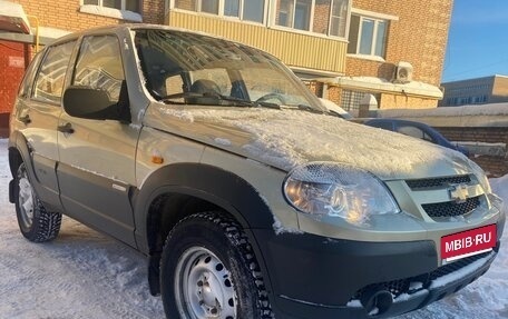 Chevrolet Niva I рестайлинг, 2010 год, 425 000 рублей, 2 фотография