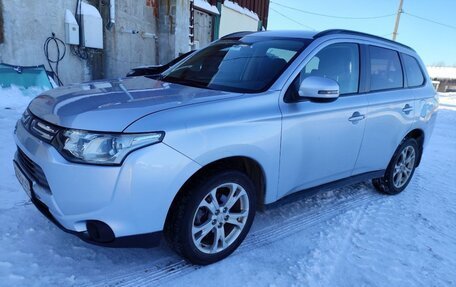 Mitsubishi Outlander III рестайлинг 3, 2012 год, 1 950 000 рублей, 4 фотография