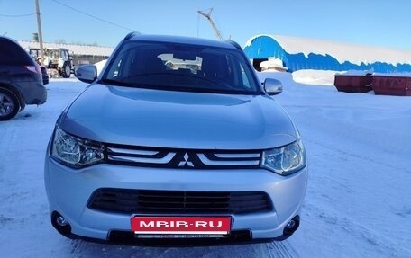 Mitsubishi Outlander III рестайлинг 3, 2012 год, 1 950 000 рублей, 2 фотография