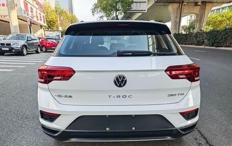 Volkswagen T-Roc I, 2022 год, 1 780 000 рублей, 4 фотография