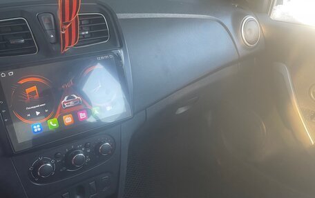 Renault Logan II, 2017 год, 650 000 рублей, 5 фотография