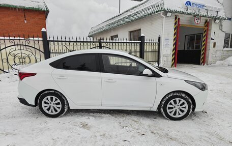 Hyundai Solaris II рестайлинг, 2021 год, 1 100 000 рублей, 4 фотография